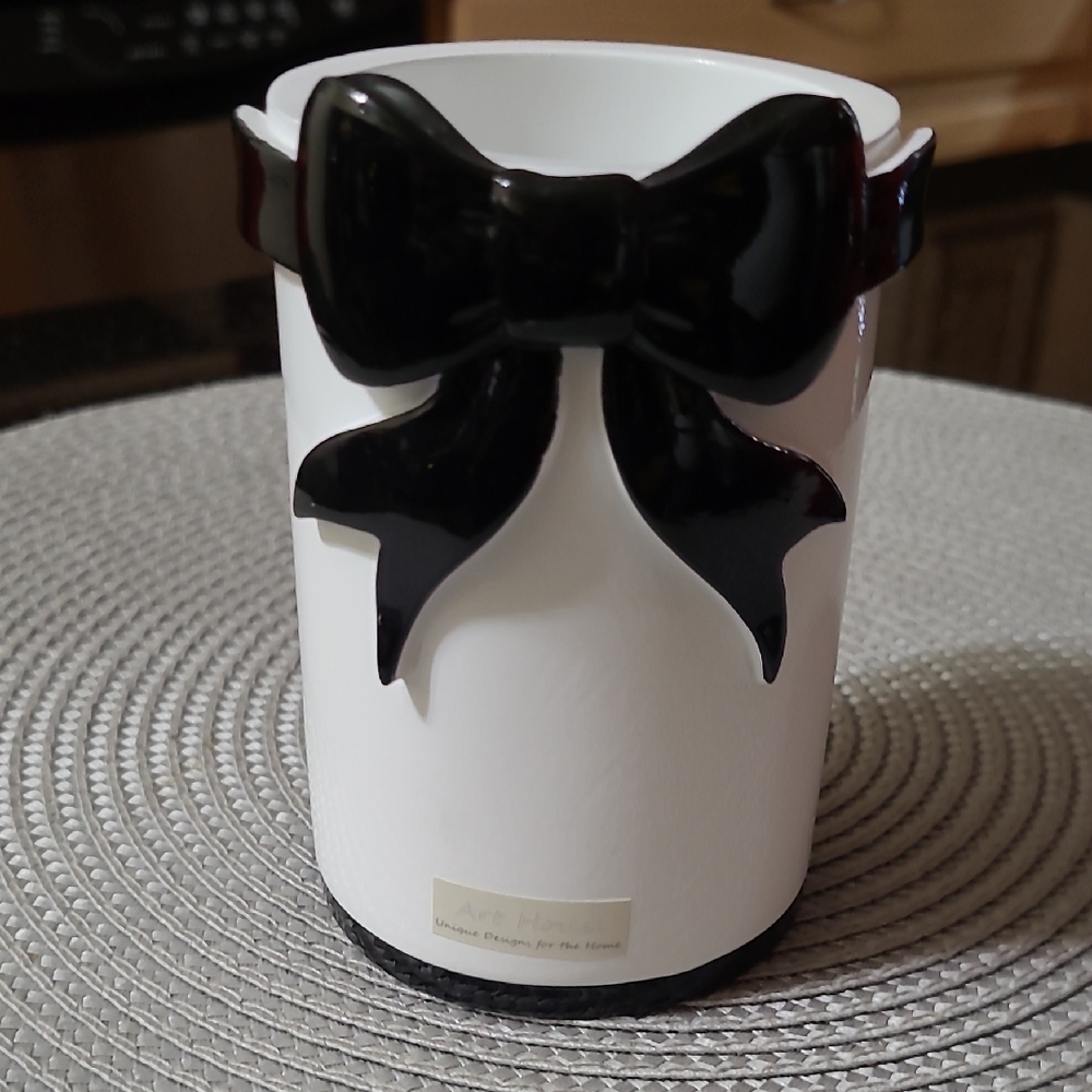 Art House Toothbrush/Paste Holder